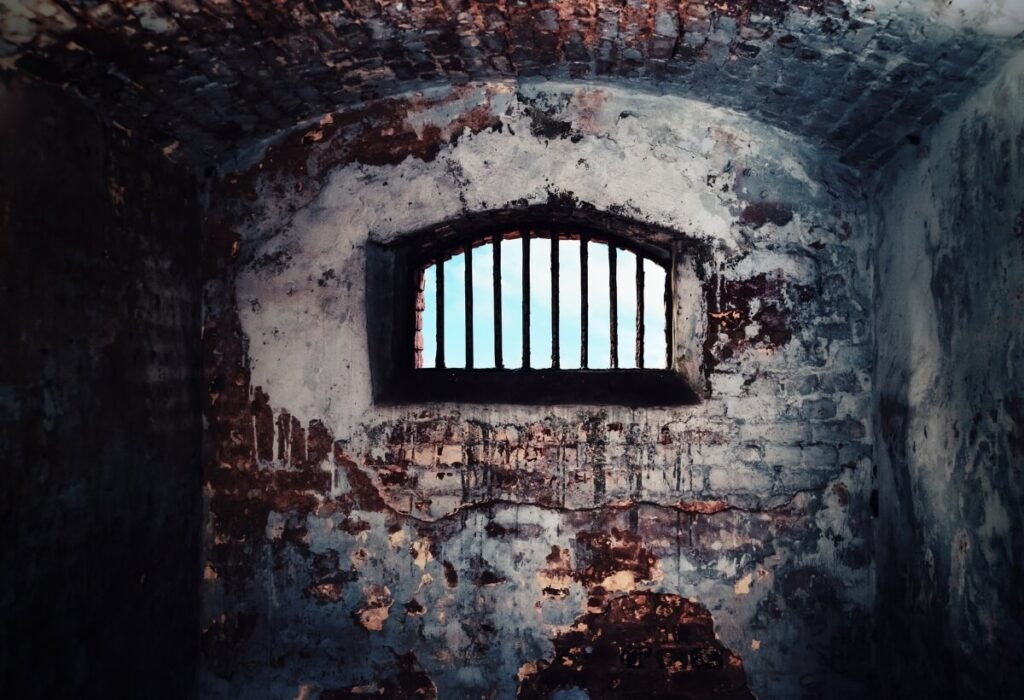 como surgiram prisoes em minas gerais